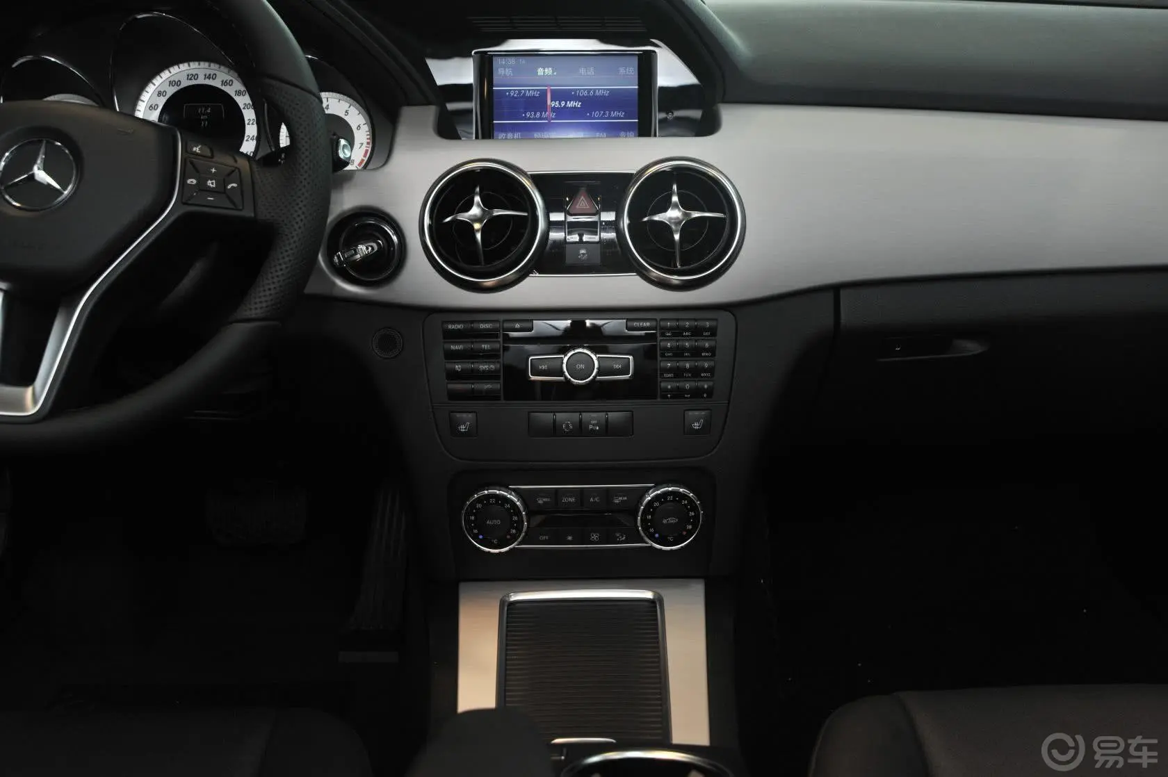 奔驰GLK级GLK 300 3.0L 自动 动感型天窗版中控台整体