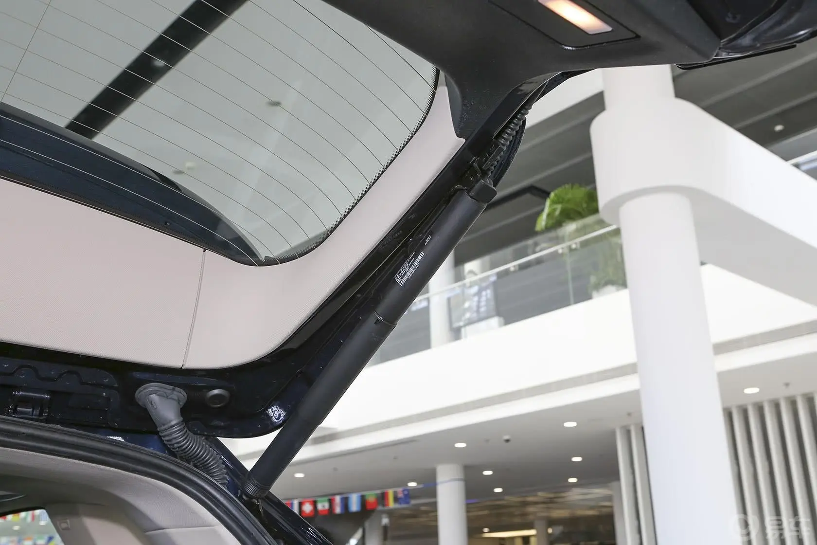 宝马X5(进口)xDrive35i 领先型行李厢支撑杆