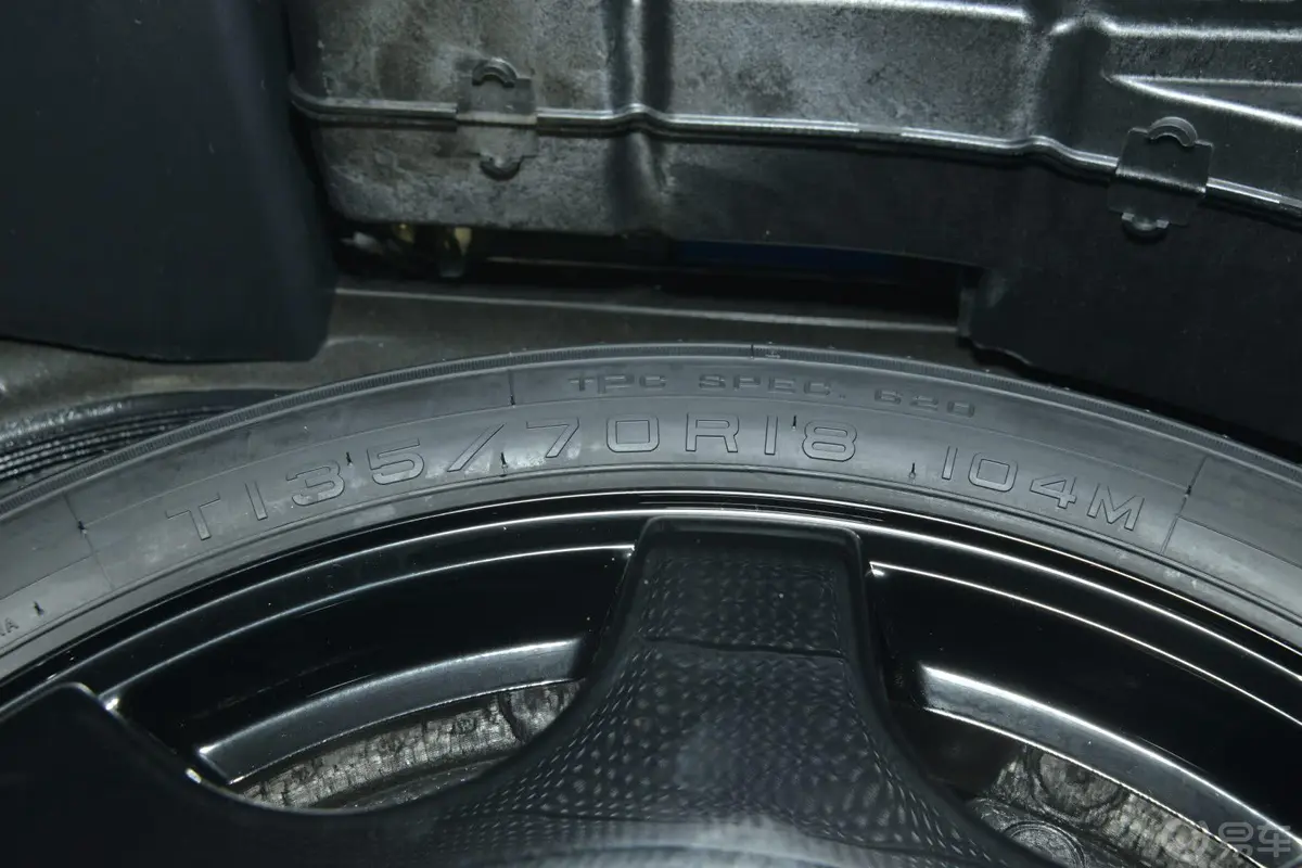凯迪拉克SRX3.0L 手自一体 舒适型备胎规格