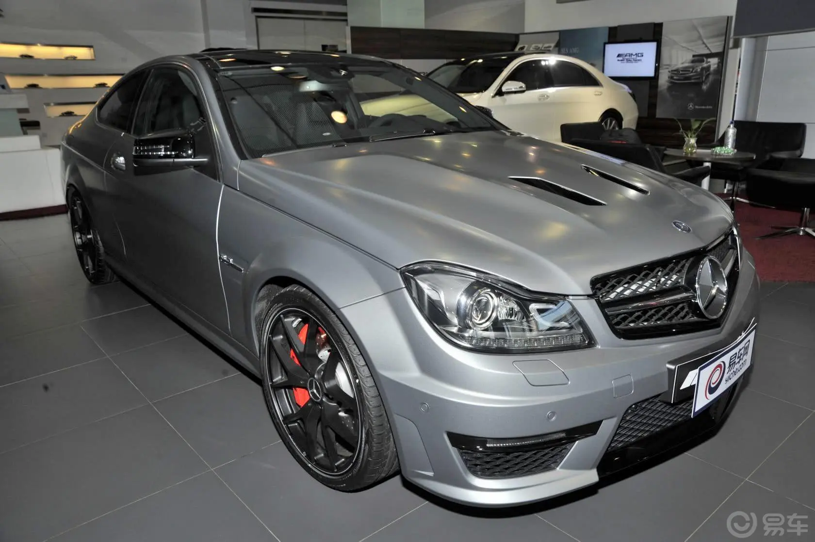 奔驰C级 AMGC 63 AMG Coupe Edition 507侧前45度车头向右水平