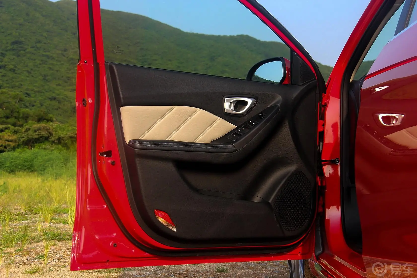 传祺GA3S 视界1.6L  自动 至尊ESP版驾驶员侧车门内门板