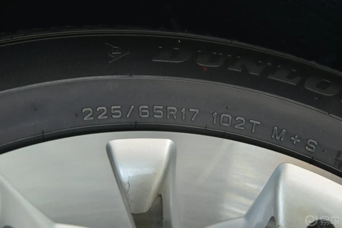 本田CR-V2.4L 四驱 豪华版轮胎规格