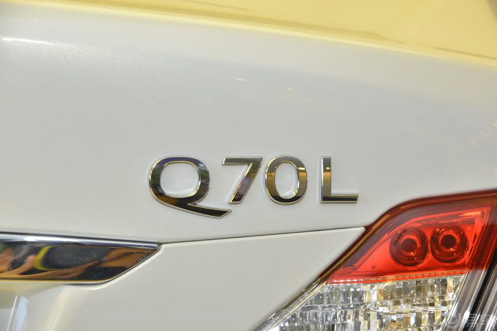 英菲尼迪Q70L2.5L 手自一体 雅致版尾标
