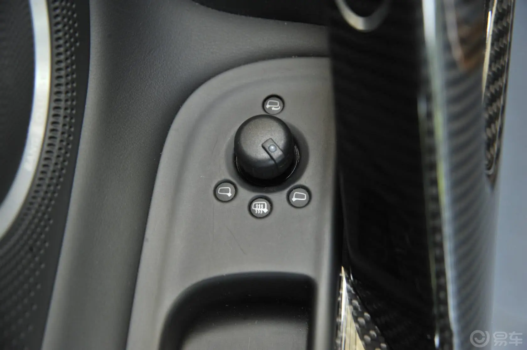 奥迪R8Coupe 5.2 FSI quattro外后视镜控制键