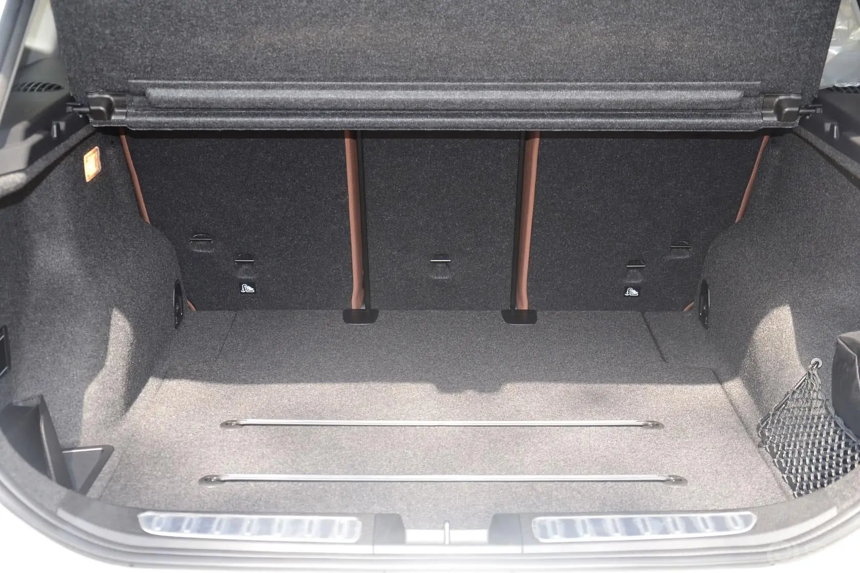 宝马X1sDrive20i X设计套装行李箱空间