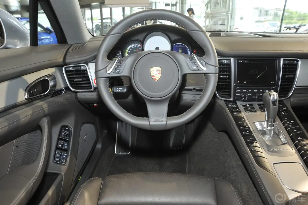 Panamera E-HybridPanamera S E-Hybrid 3.0T驾驶位区域