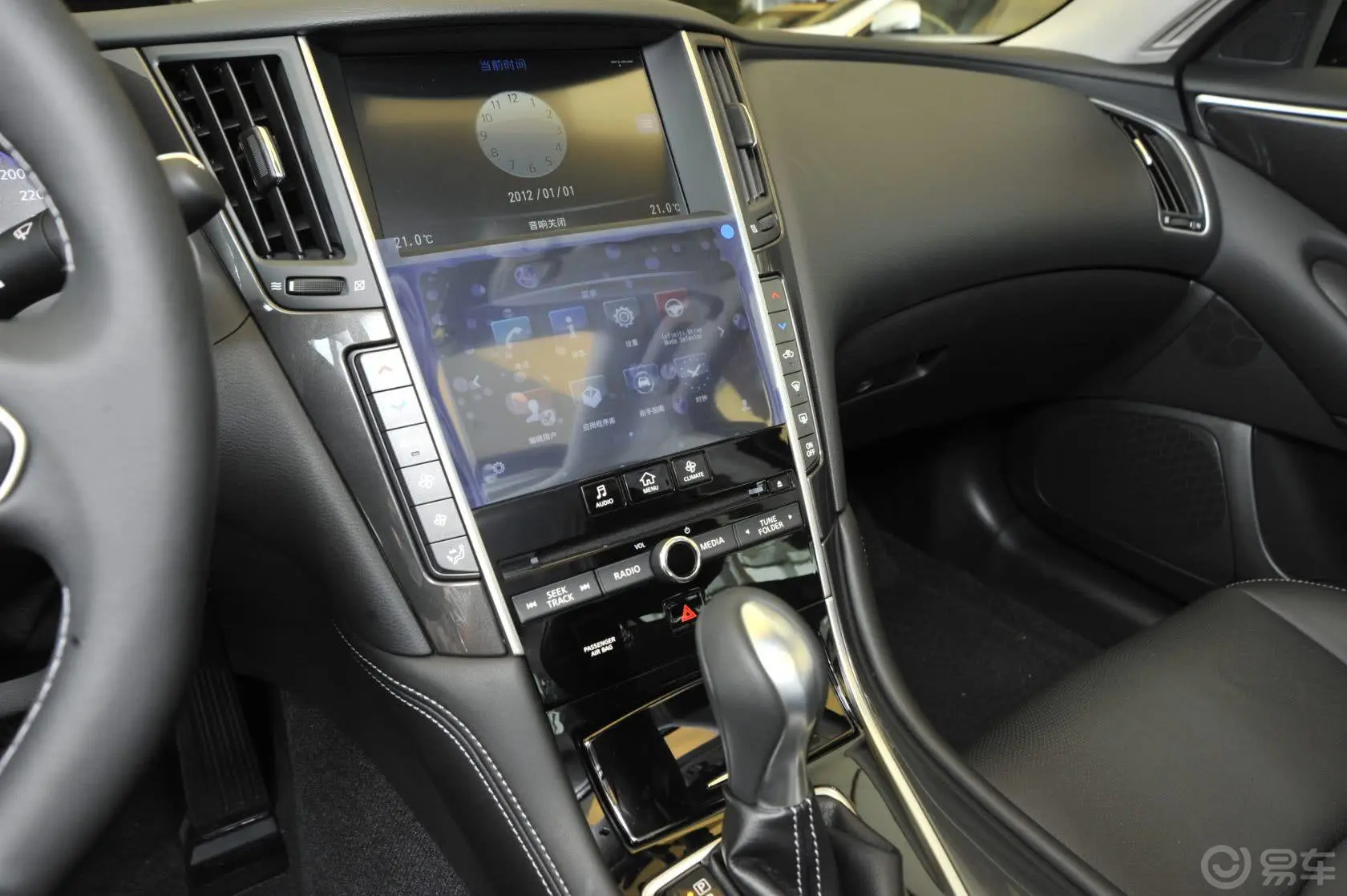 英菲尼迪Q502.0T 舒适版中控台驾驶员方向