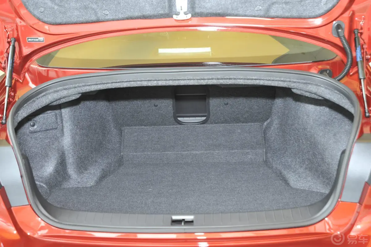 英菲尼迪Q502.0T 舒适版行李箱空间