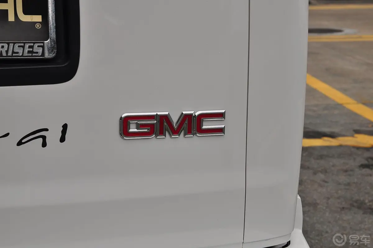 科瑞斯的GMC商务之星白金版GMC商务车尾标