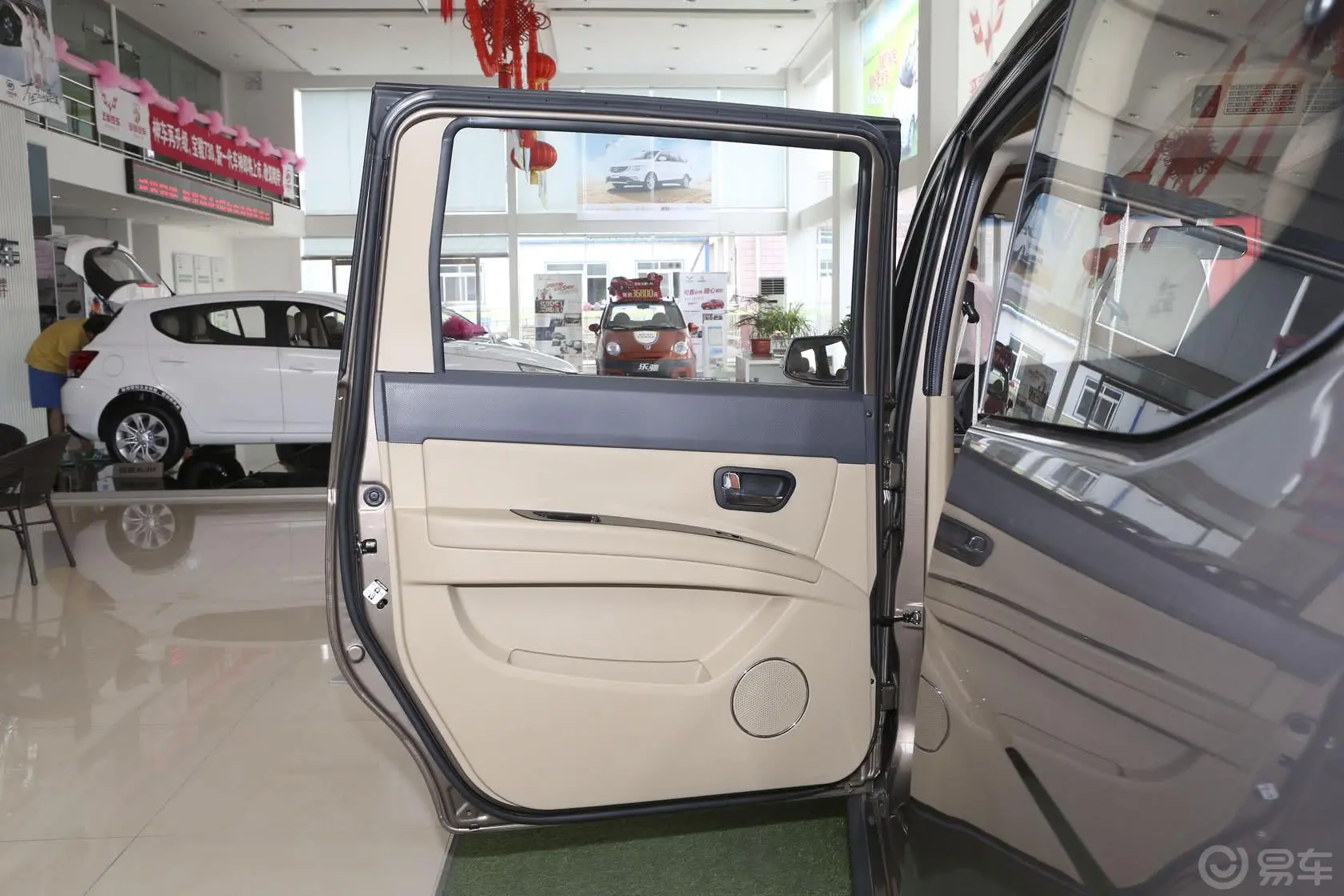 五菱宏光S1.5L S 手动 舒适型驾驶员侧车门内门板
