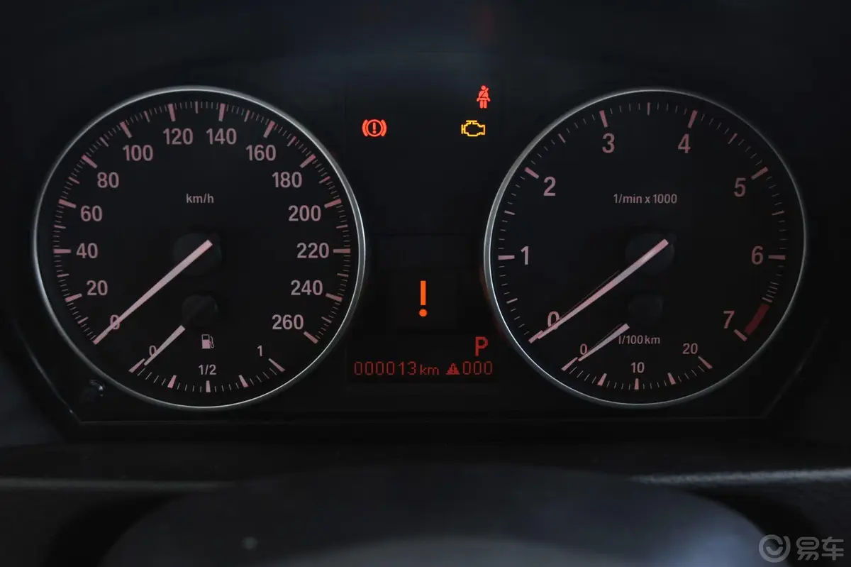 宝马X1sDrive18i 领先型仪表盘背光显示