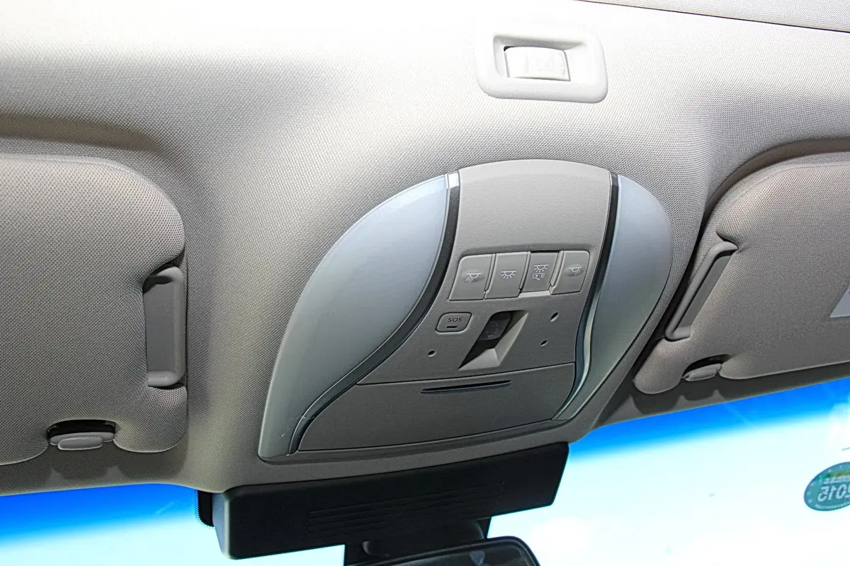 英菲尼迪QX60(进口)2.5 S/C Hybrid全能版前排车顶中央控制区