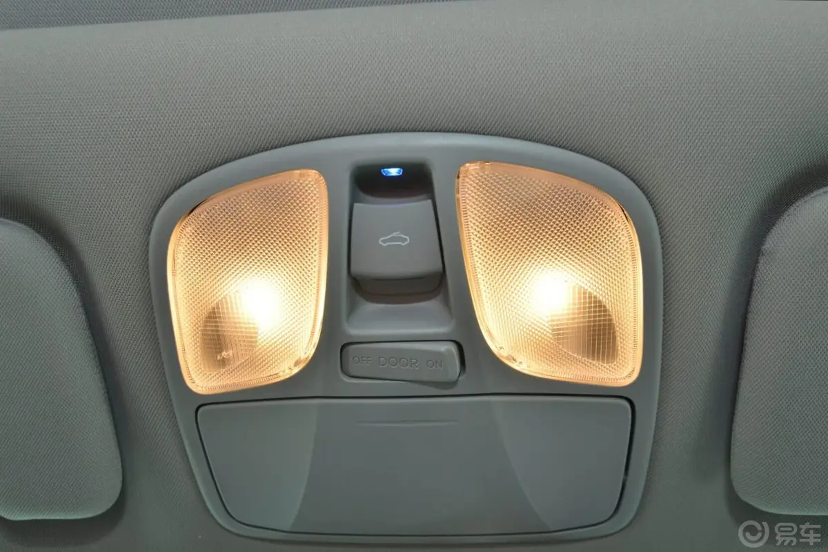 索纳塔2.4L 自动 GLX 豪华版 国四前排车顶中央控制区