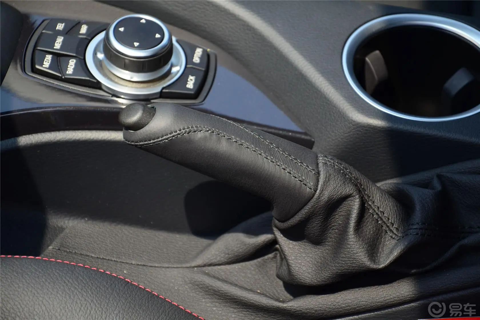 宝马X1sDrive18i 运动设计套装驻车制动（手刹，电子，脚刹）