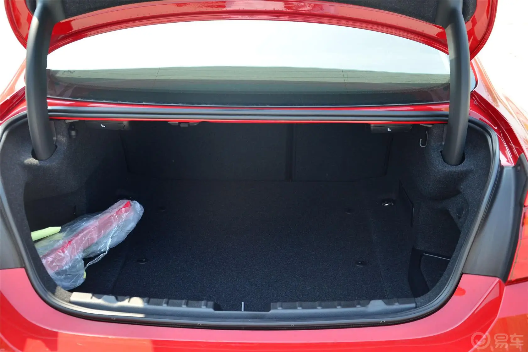 宝马4系双门轿跑车 435i xDrive 运动设计套装行李箱空间