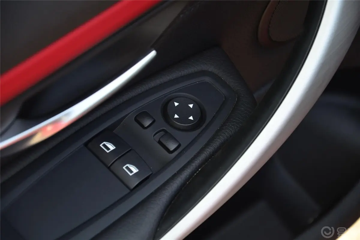 宝马4系双门轿跑车 435i xDrive 运动设计套装外后视镜控制键