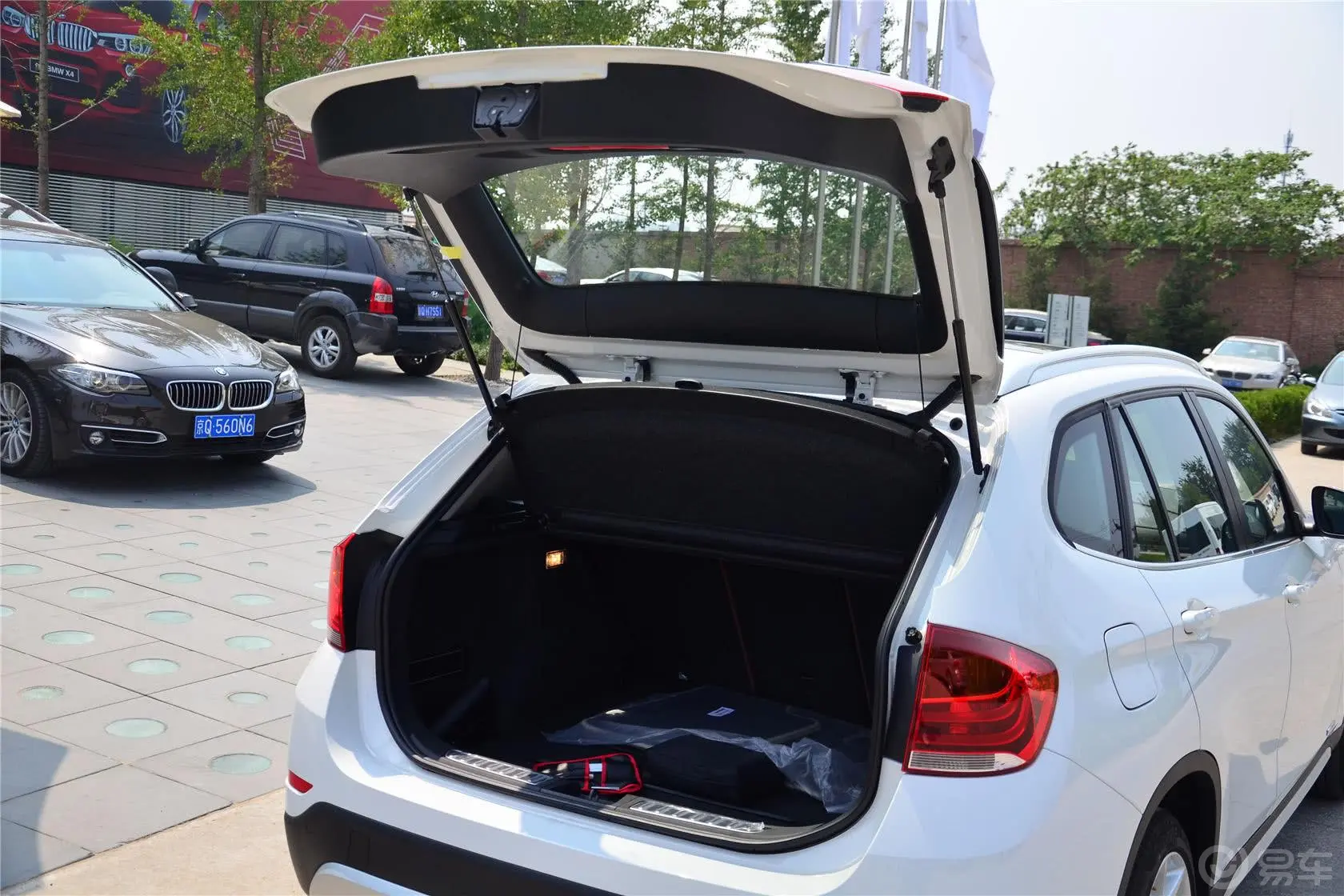 宝马X1xDrive28i X设计套装行李厢开口范围