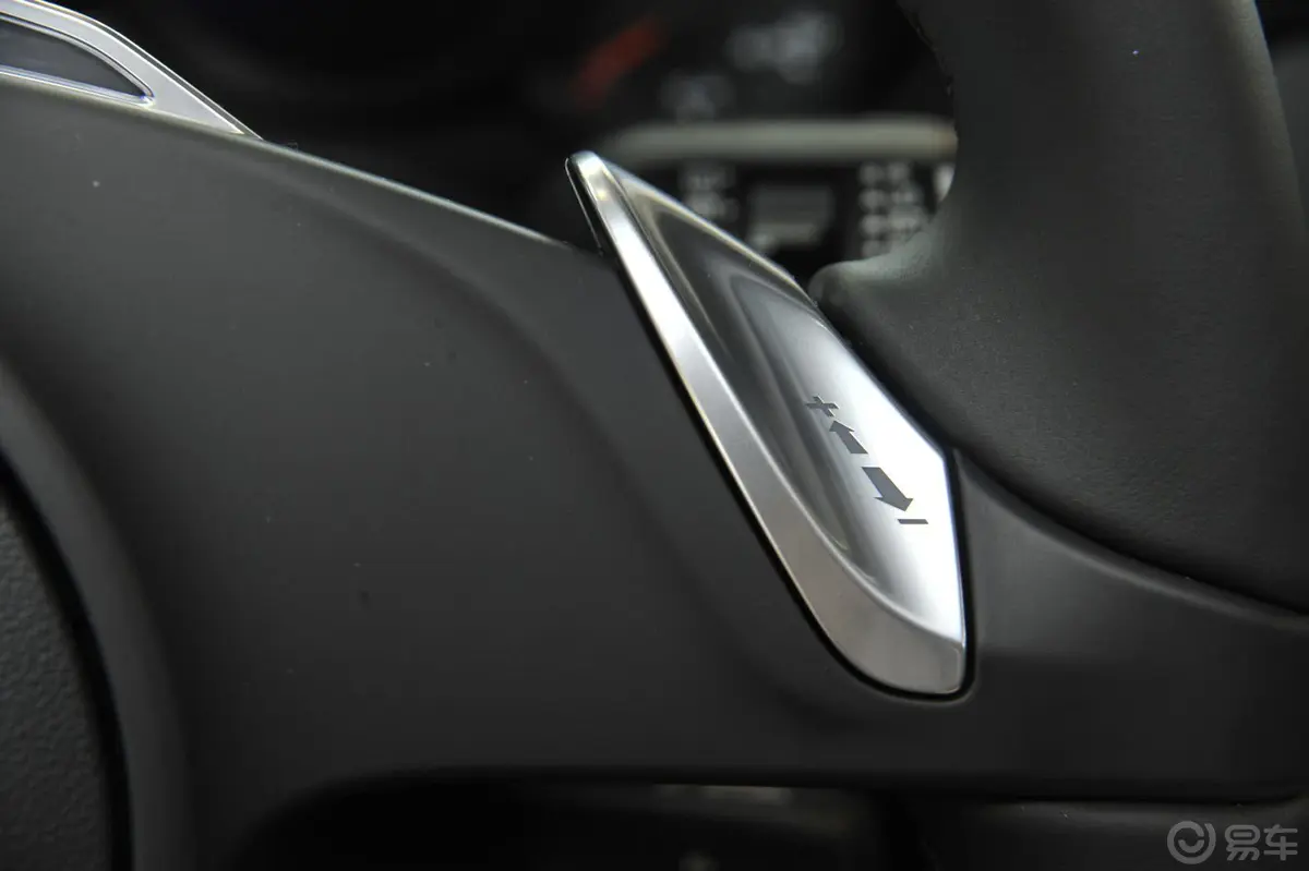 保时捷911Carrera S 3.8L方向盘功能键（右）