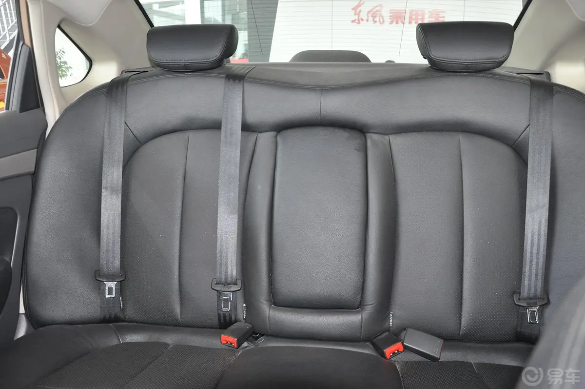 风神A602.0L CVT 豪华型后排座椅