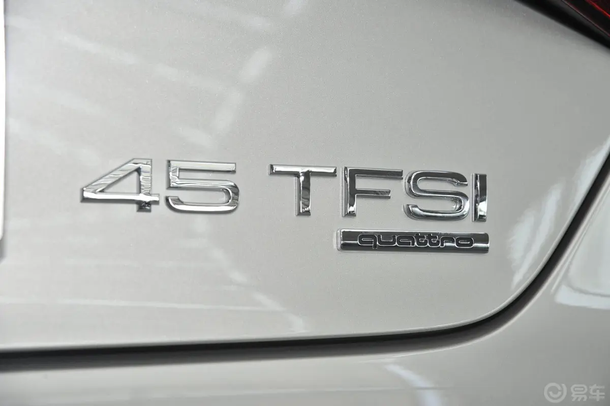 奥迪A8A8L 45 TFSI quattro 豪华型尾标