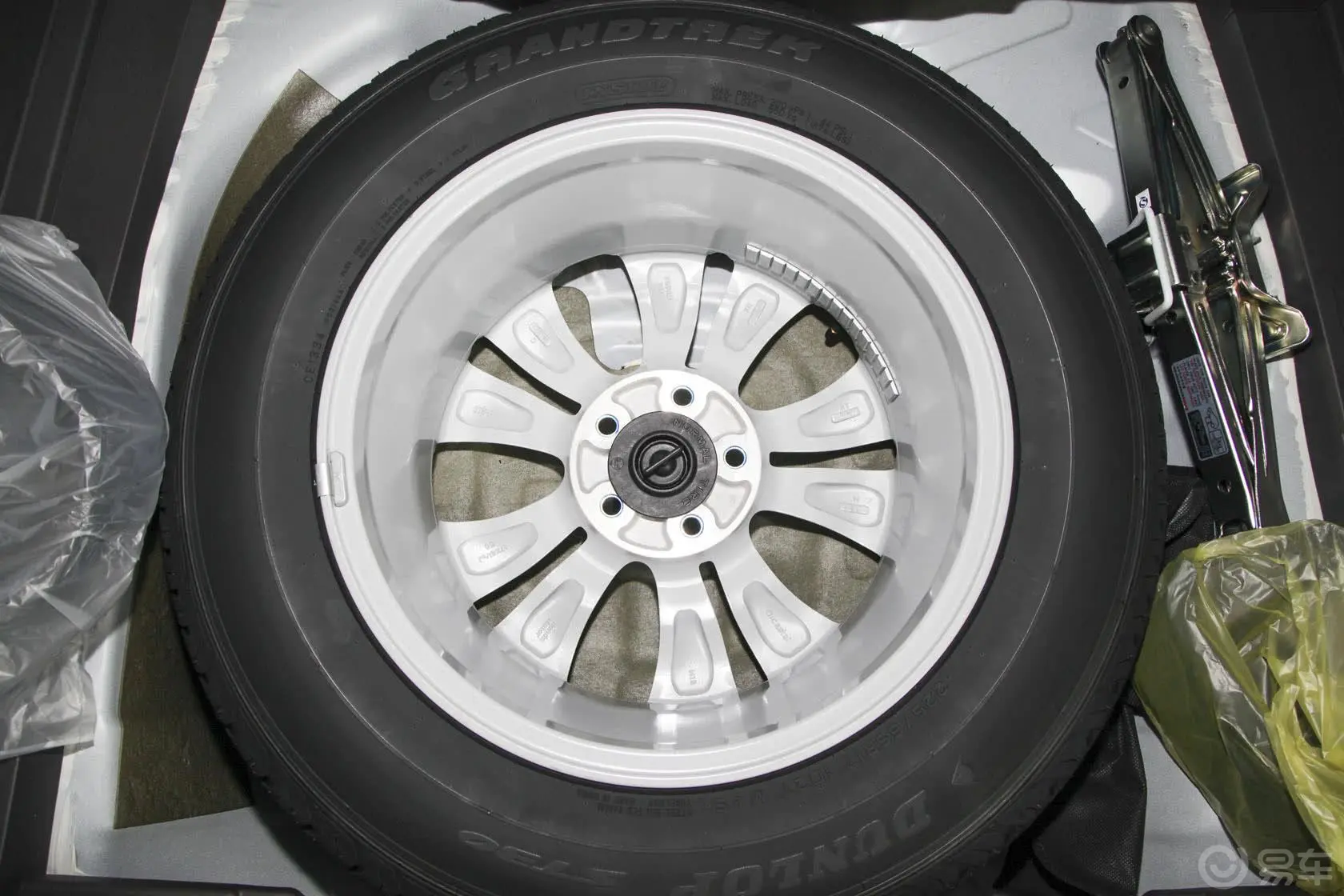 本田CR-V2.4L 两驱 豪华版备胎