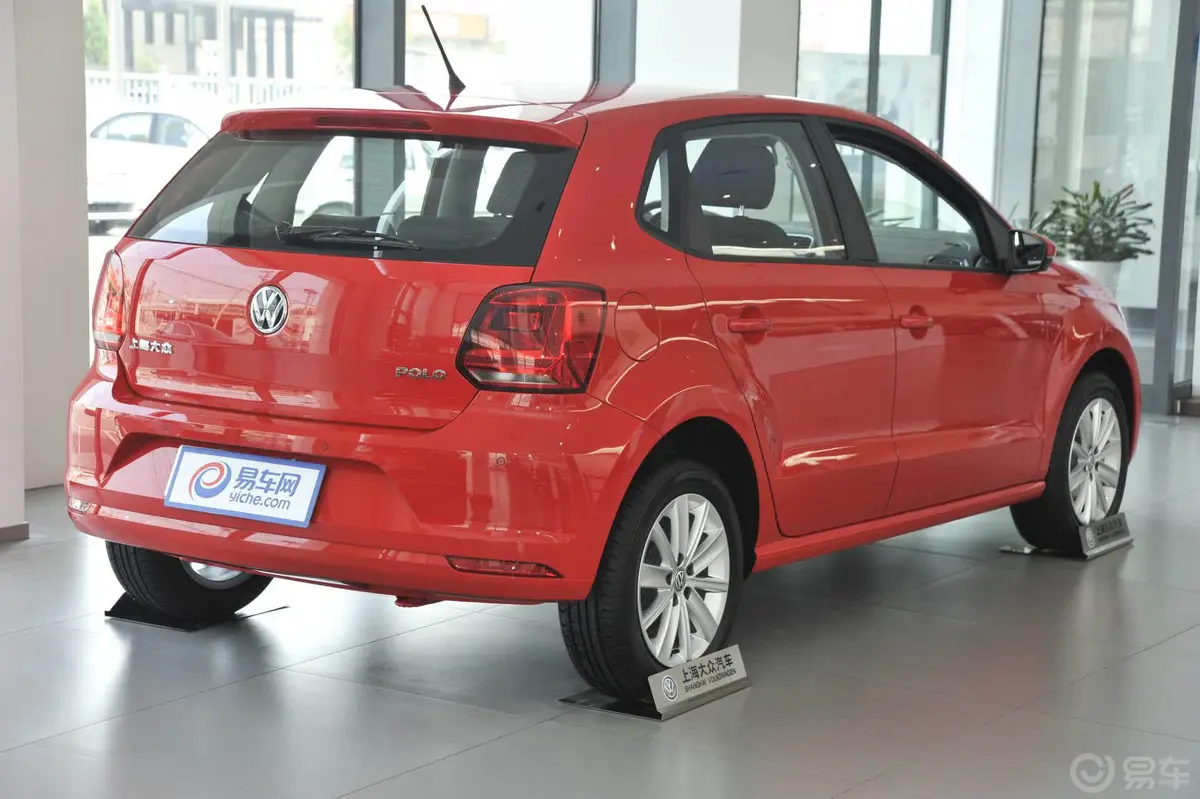 Polo1.6L 自动 舒适版侧后45度车头向右水平