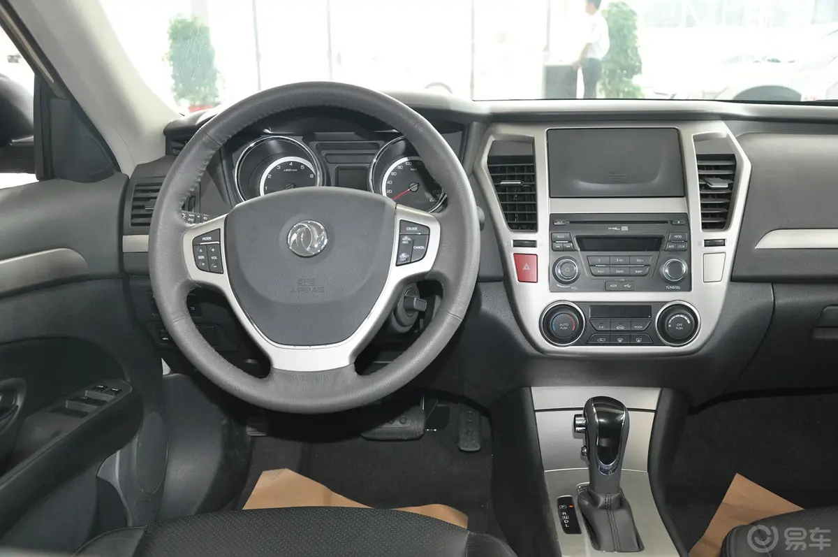 风神A602.0L CVT 豪华型驾驶位区域