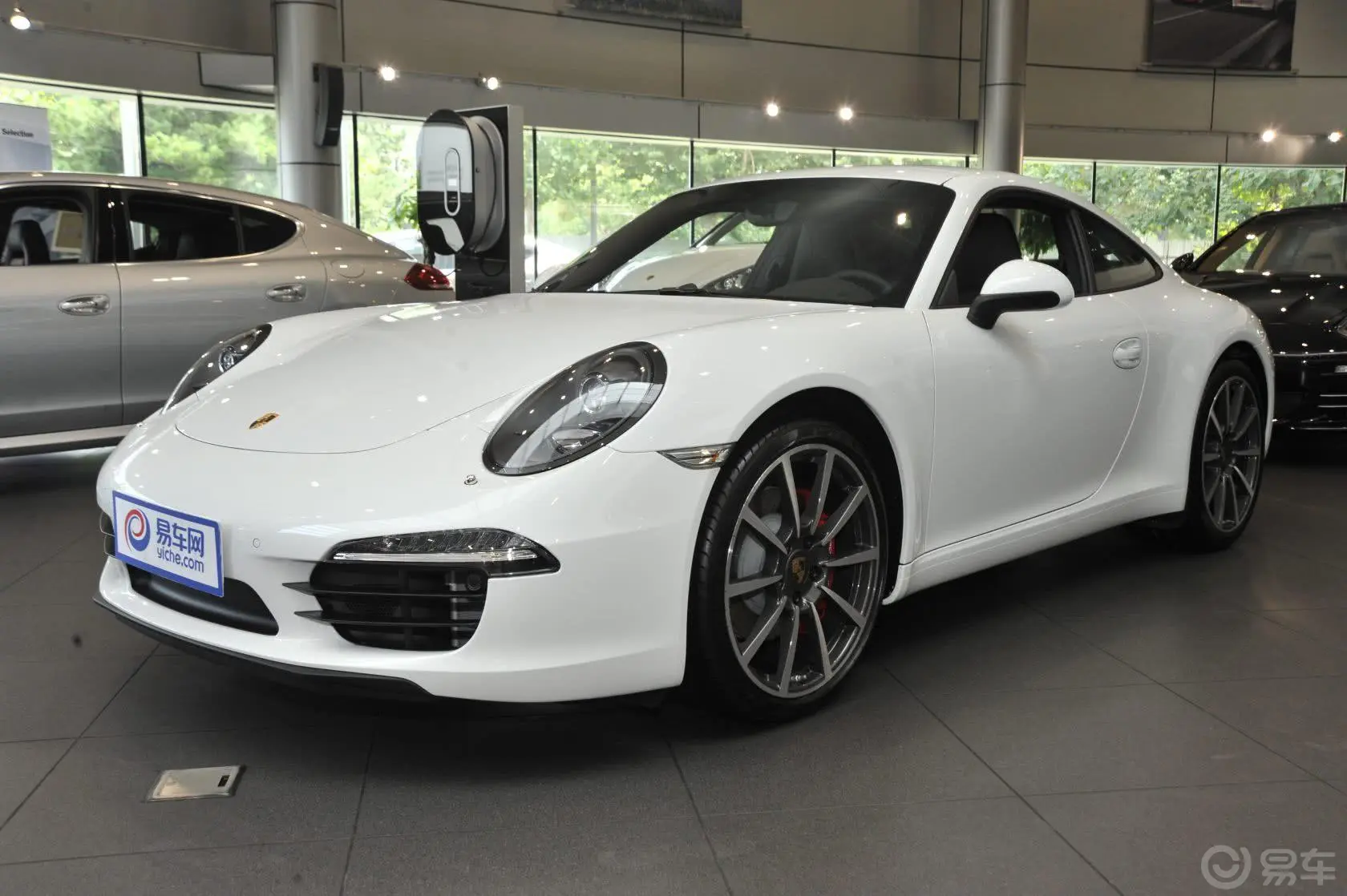 保时捷911Carrera S 3.8L侧前45度车头向左水平