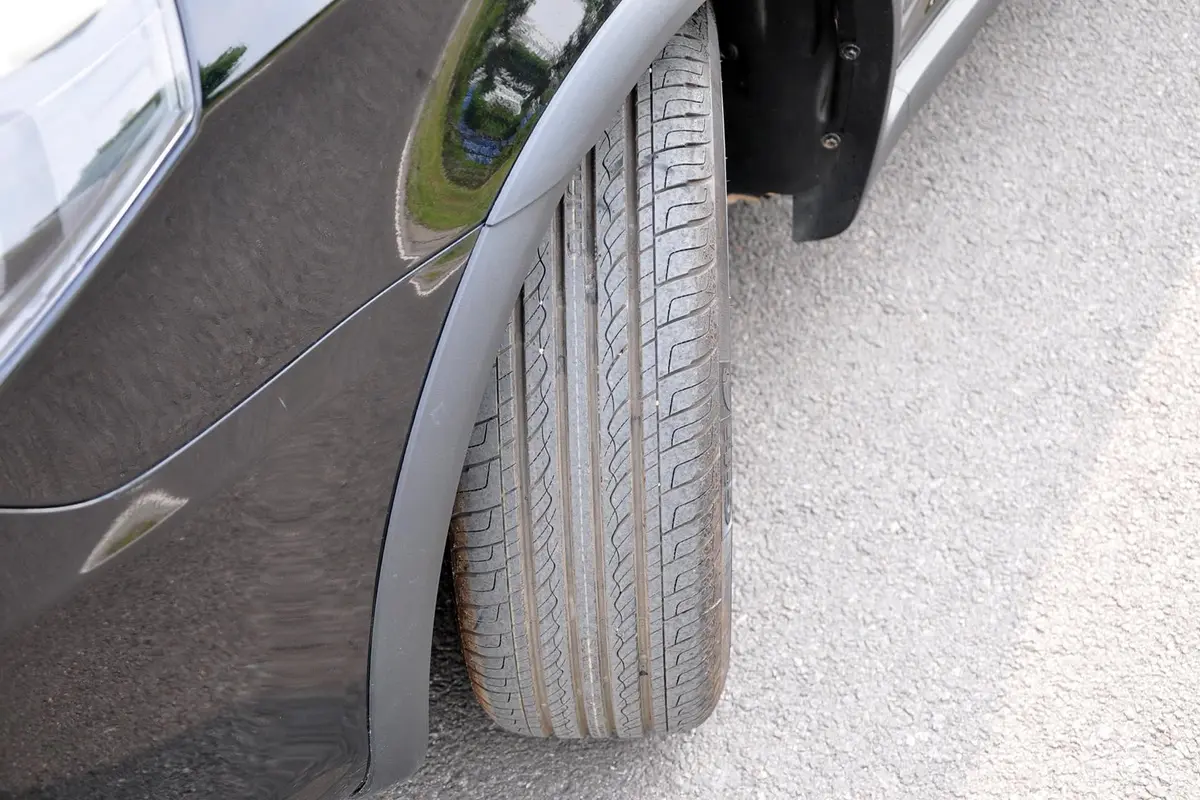 金刚CROSS 1.5L 自动 精英型轮胎花纹