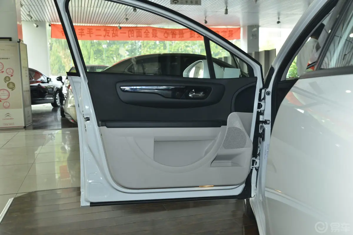 世嘉两厢 1.6L 自动 乐尚型驾驶员侧车门内门板