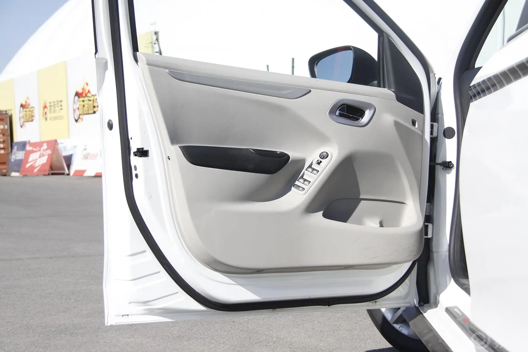 爱丽舍1.6L 手动 舒适型 WTCC纪念版驾驶员侧车门内门板