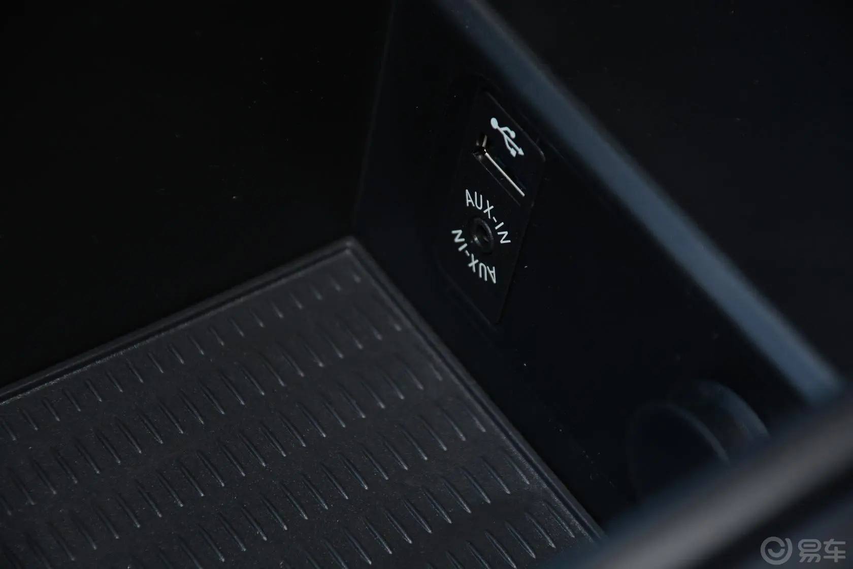 宝马X3(进口)xDrive28i X设计套装AUX接口