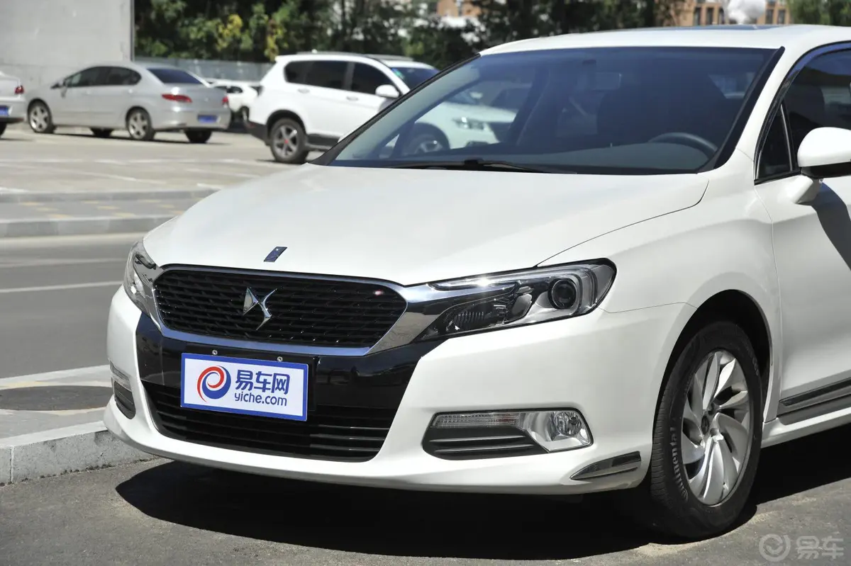 DS 5LS1.8L VTi140 自动舒适版车头局部