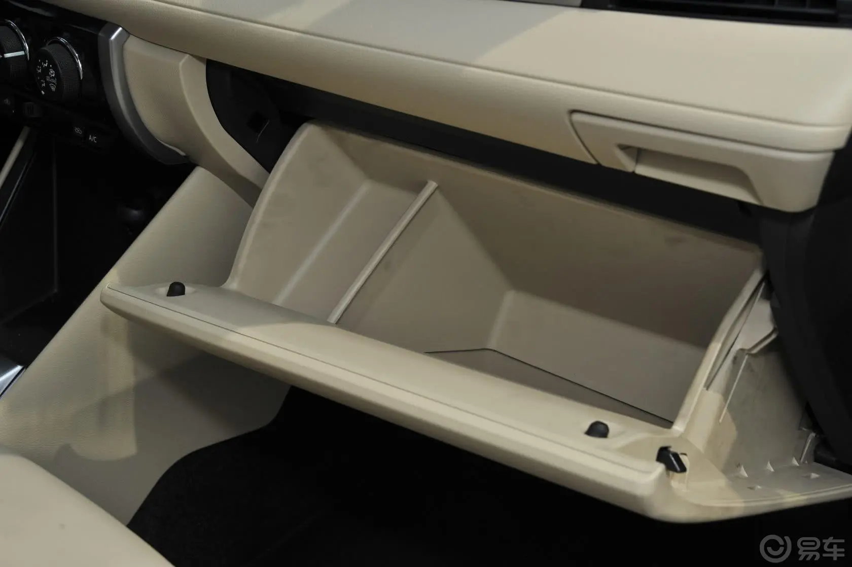 威驰1.5L 自动 智尊版手套箱