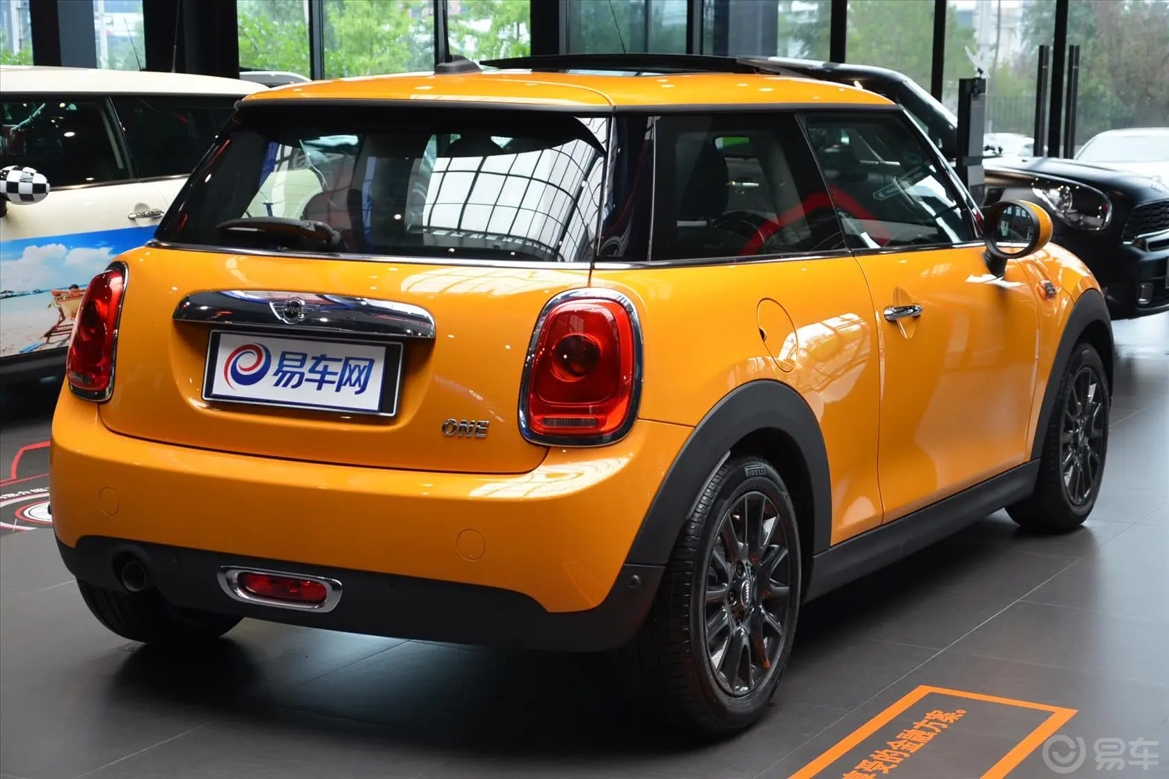 MINI1.2T ONE+侧后45度车头向右水平