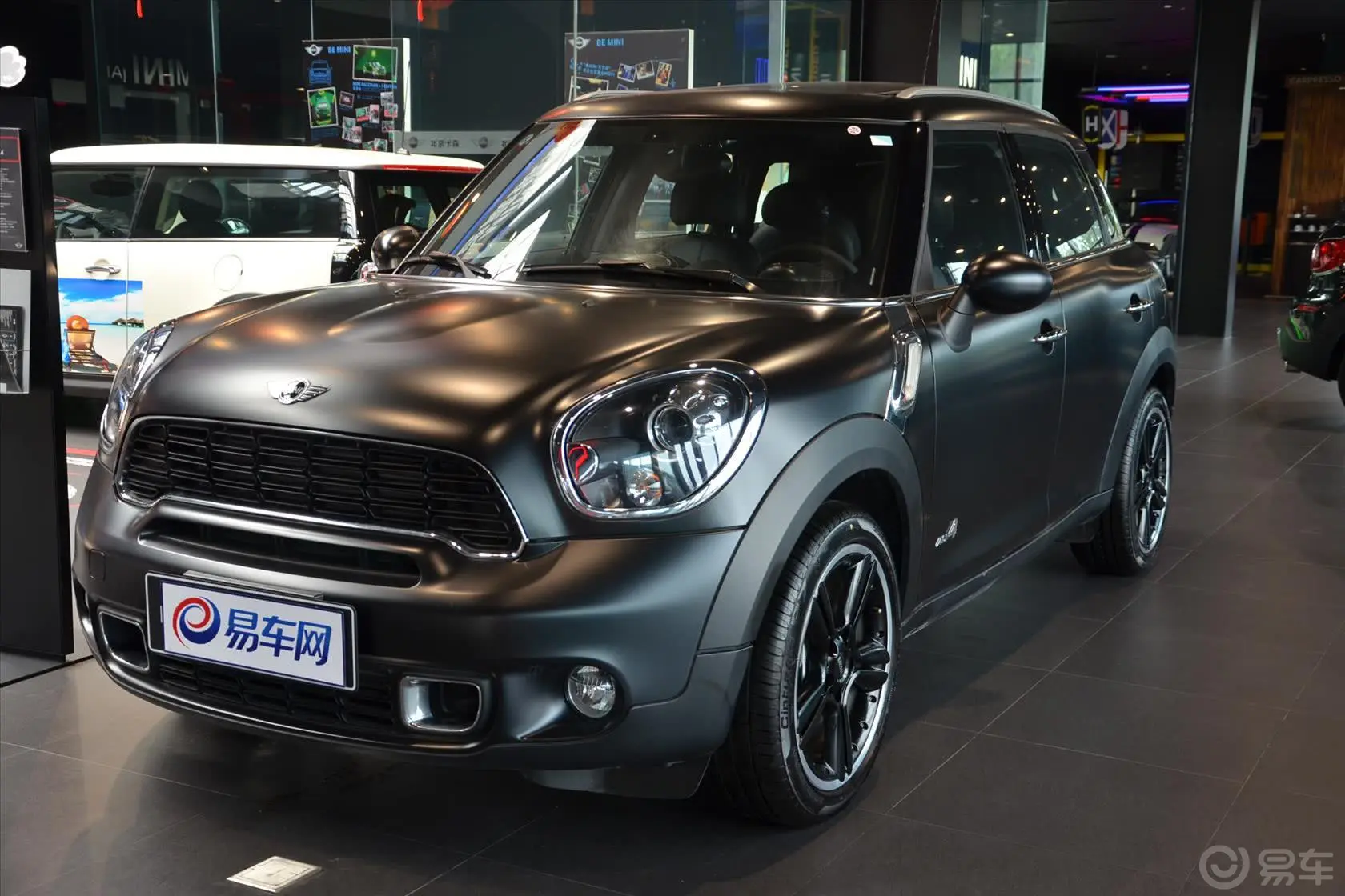 MINI COUNTRYMAN1.6T COOPER S All 4 极致暗夜版侧前45度车头向左水平