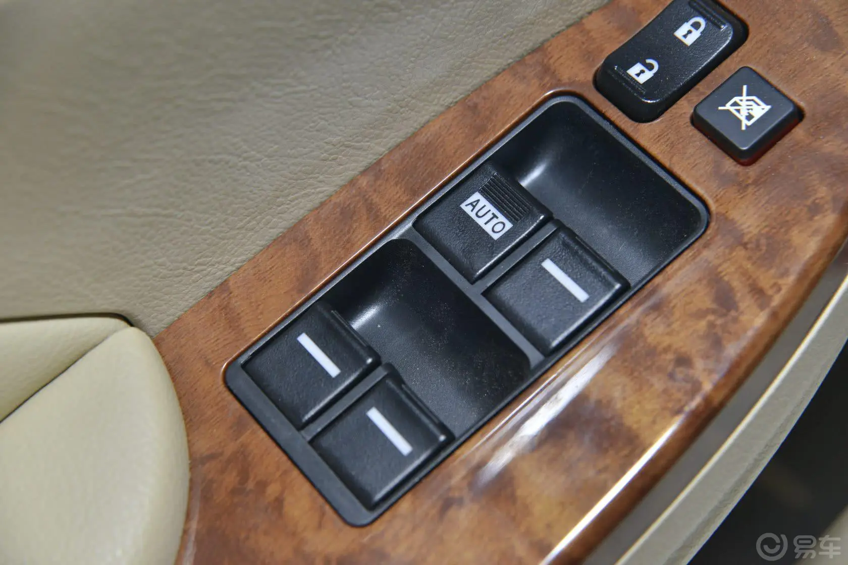 比亚迪G62.0L 手动 尊贵型车窗升降键