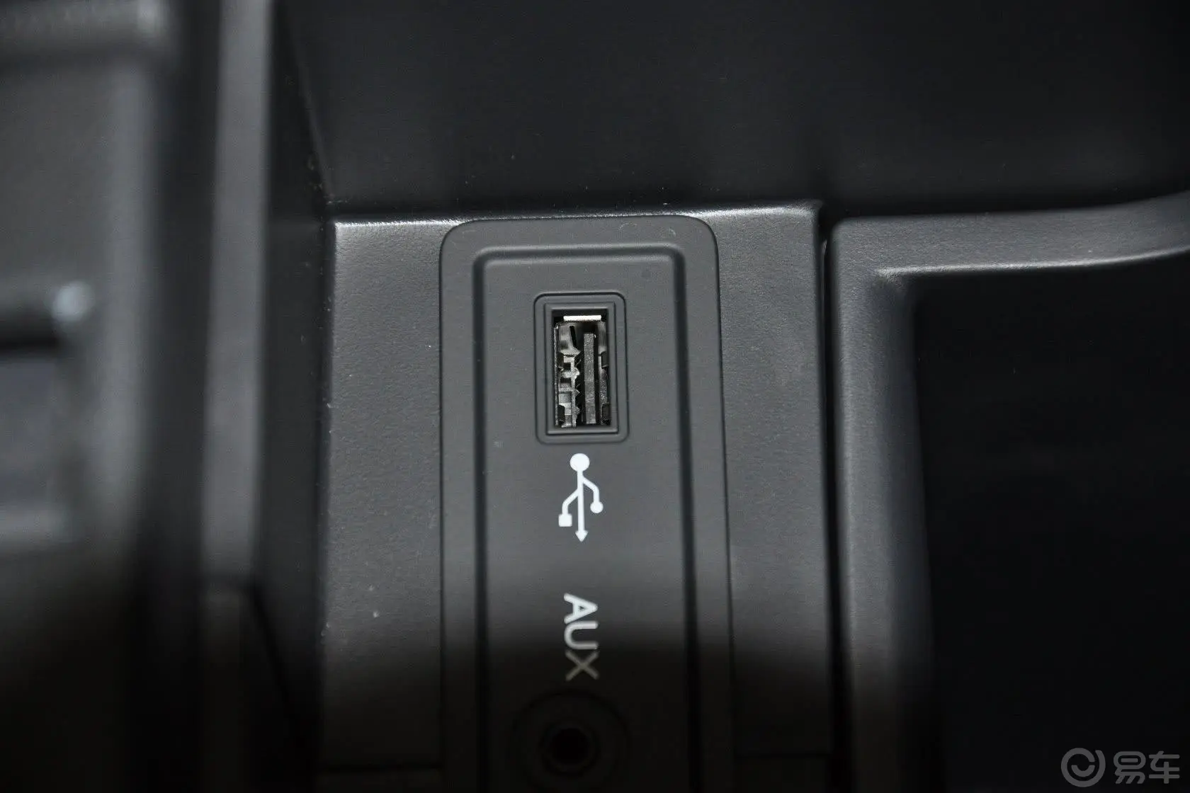 科雷傲(进口)2.5L 两驱 Touring限量版USB接口