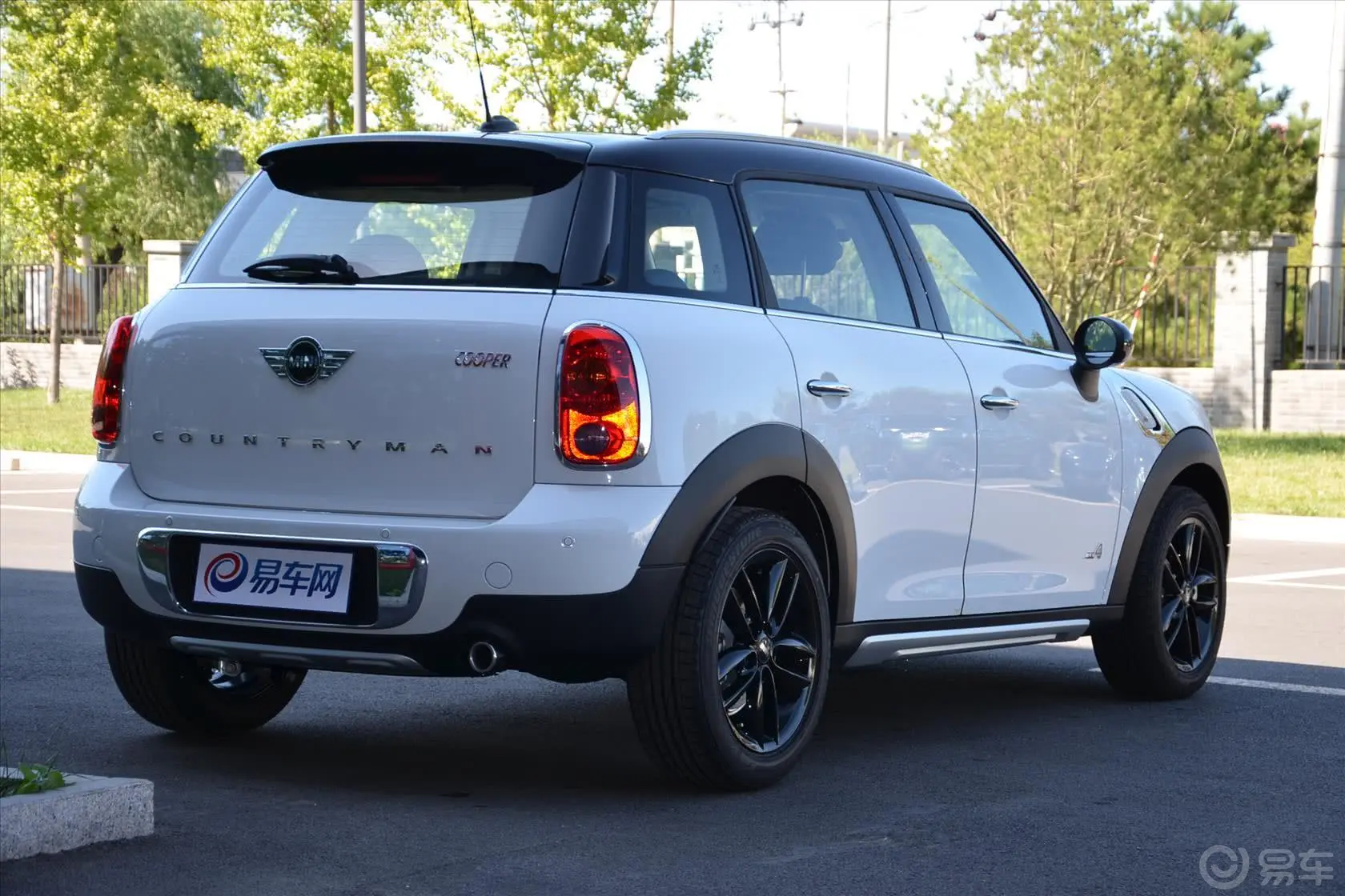 MINI COUNTRYMAN1.6T COOPER All 4 Excitement侧后45度车头向右水平