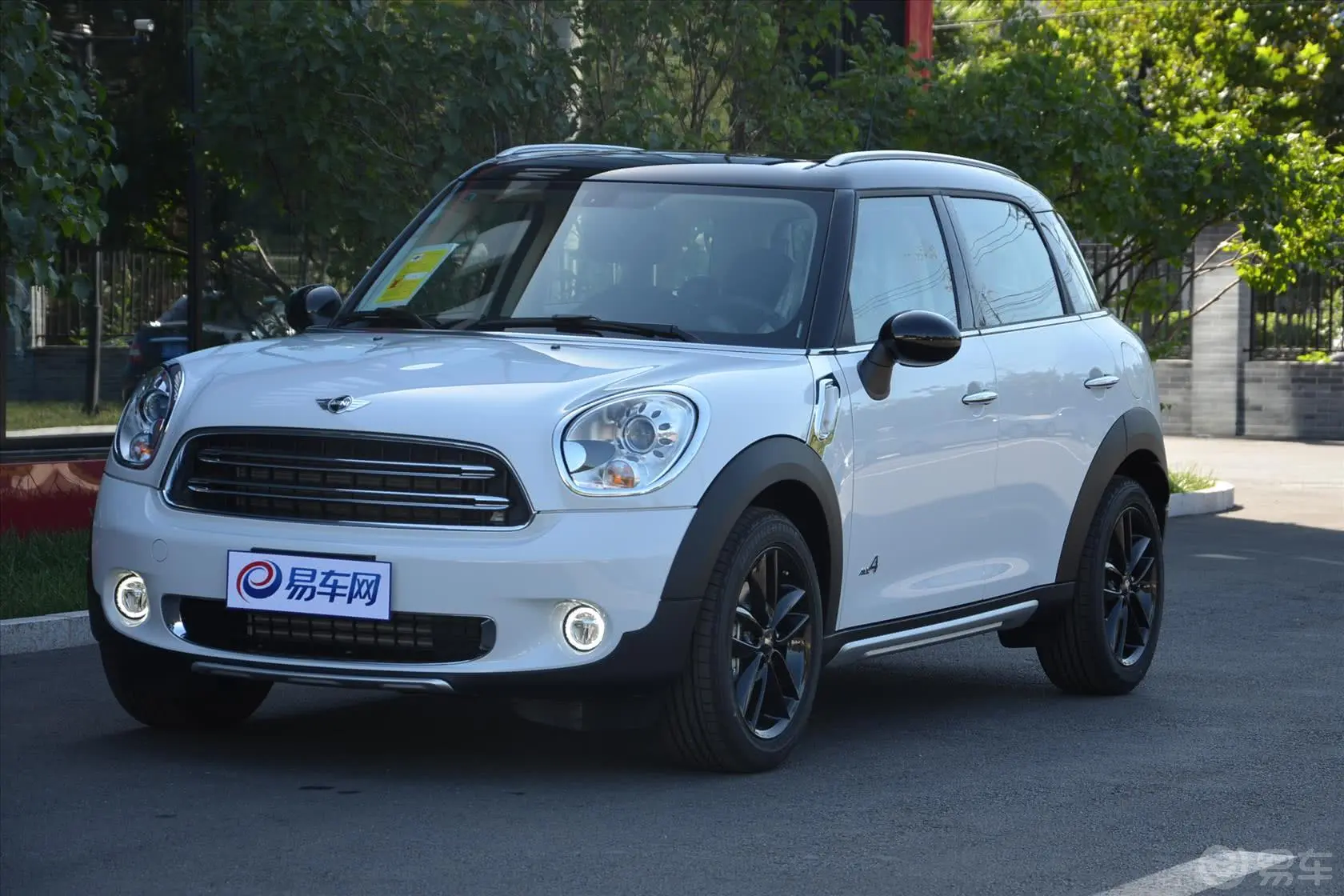 MINI COUNTRYMAN1.6T COOPER All 4 Excitement侧前45度车头向左水平