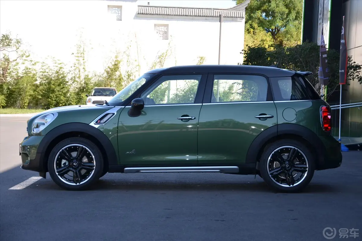 MINI COUNTRYMAN1.6T COOPER S All 4正侧车头向左水平