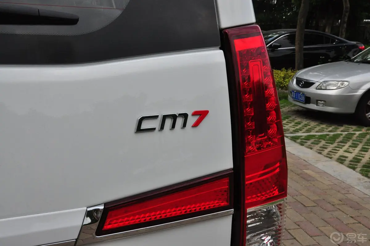 风行CM72.4L 商务版尾标