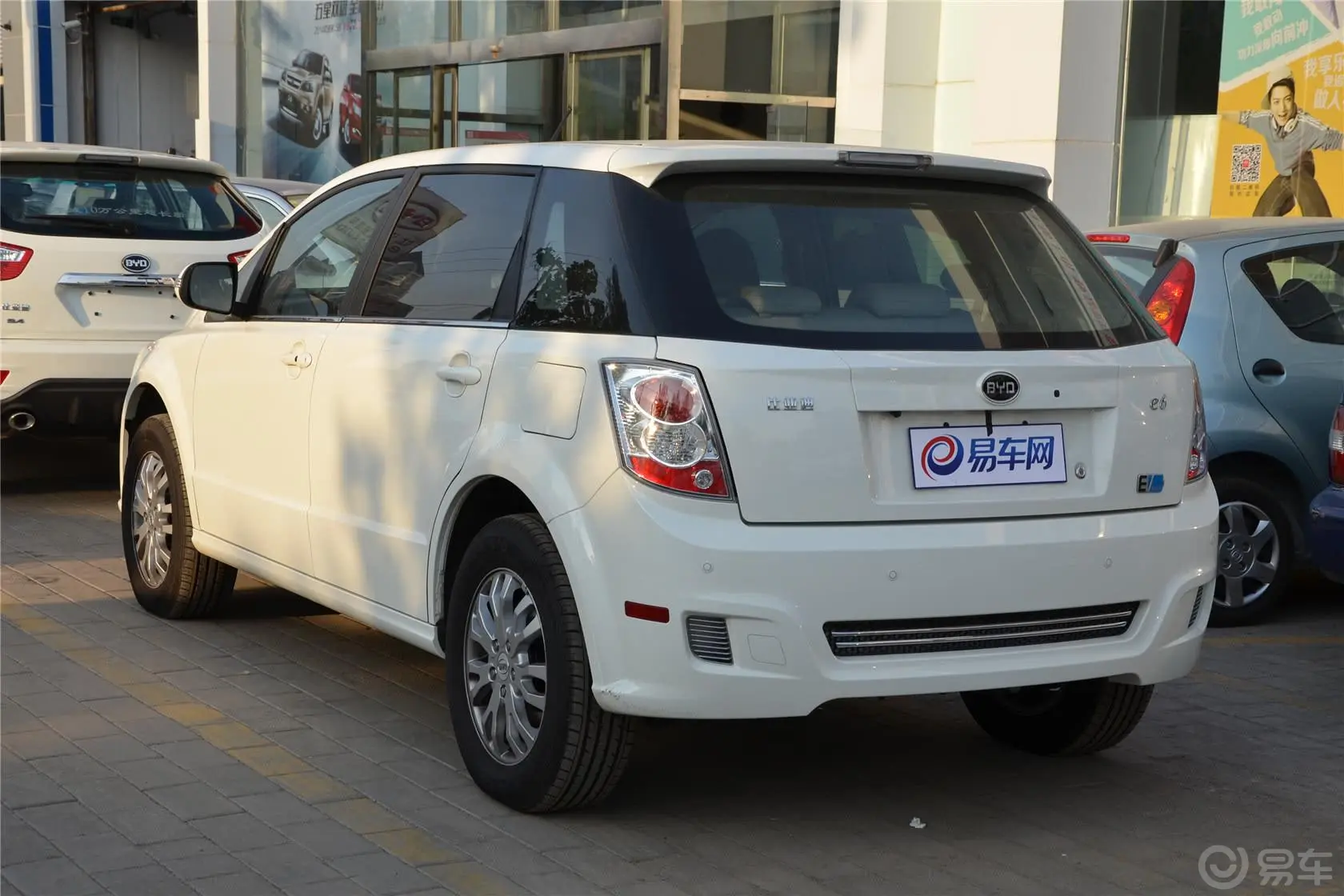 比亚迪e6精英版(北京版)侧后45度车头向左水平