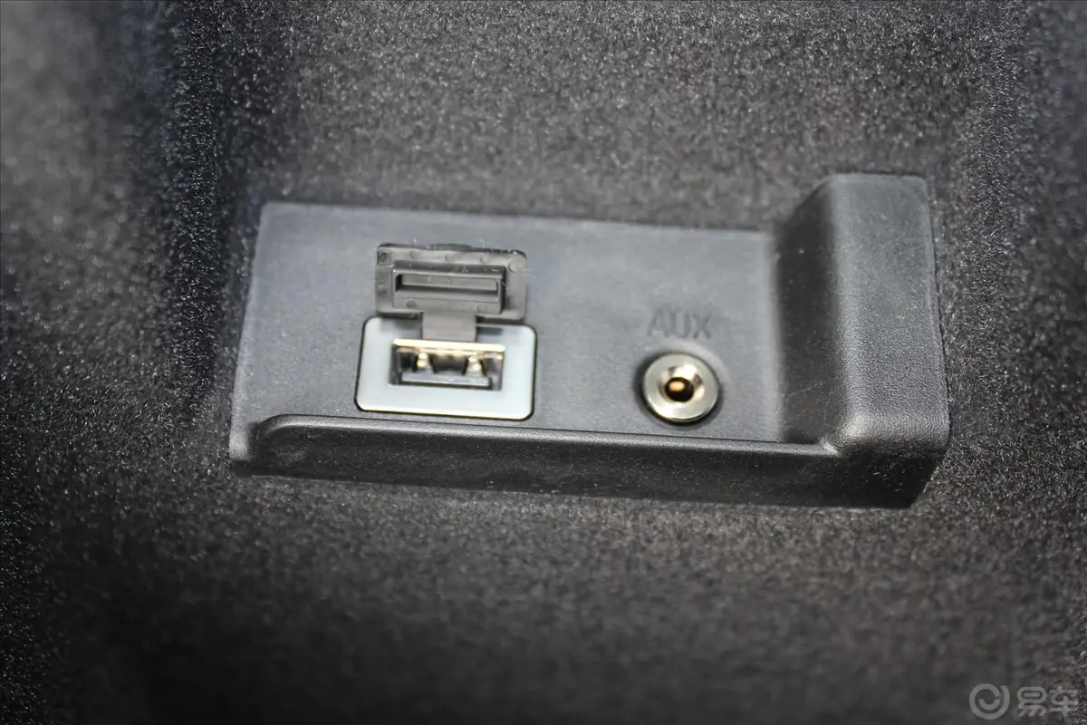 沃尔沃V60T6 AWD 个性运动版USB接口