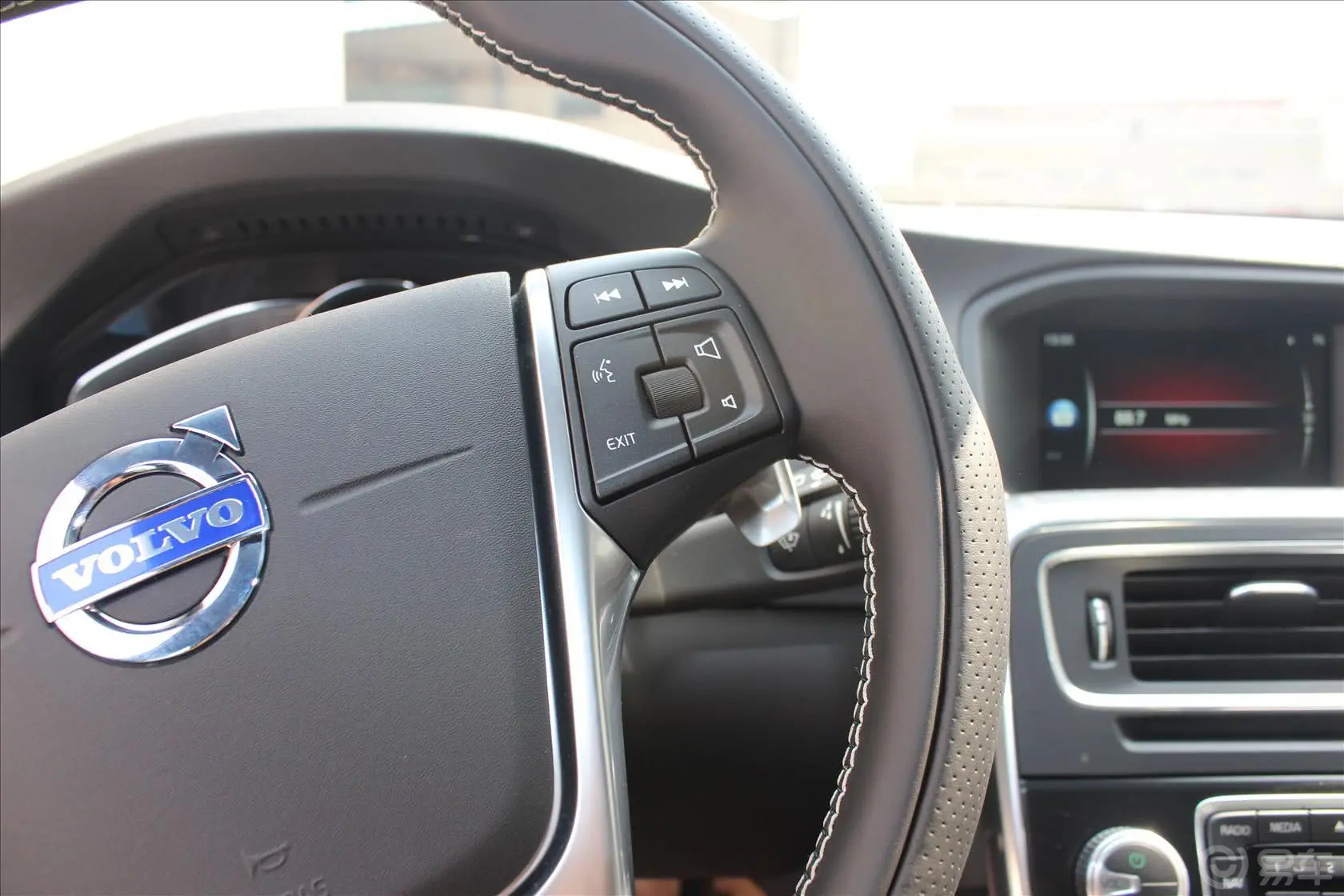 沃尔沃V60T6 AWD 个性运动版方向盘功能键（右）