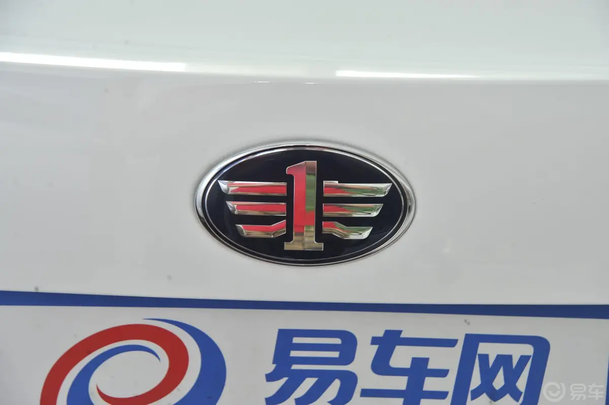 奔腾B702.0L 手动 豪华型外观