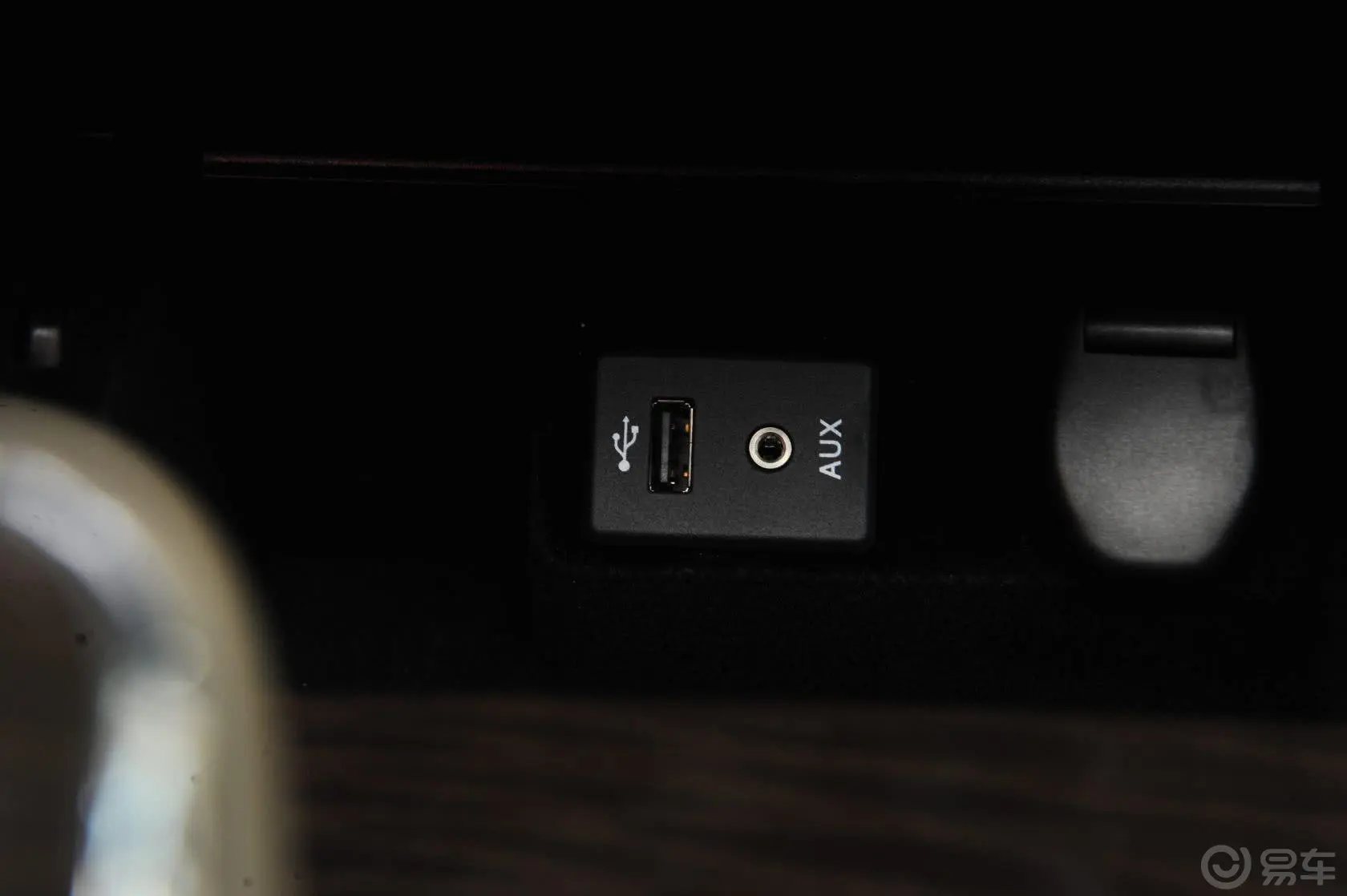 天籁2.5XL Upper 科技版USB接口