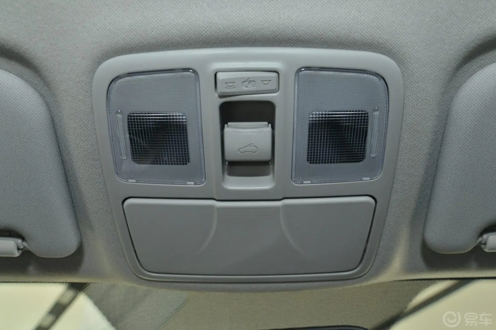 现代ix352.0L GL 自动 两驱 舒适型 国V前排车顶中央控制区