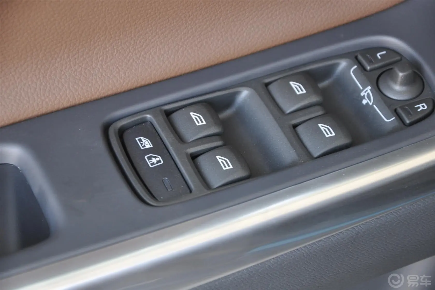 沃尔沃XC60(进口)T6 智雅版车窗升降键