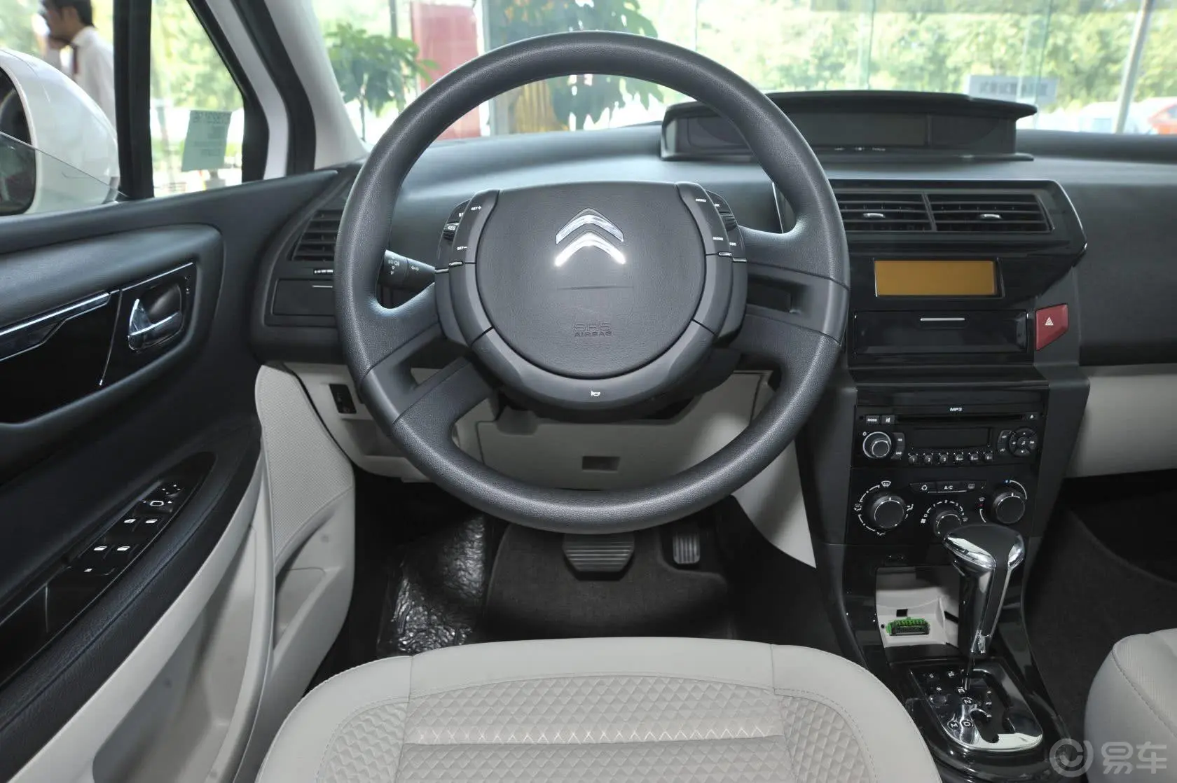 世嘉三厢 1.6L 自动 品尚型 VTS版驾驶位区域